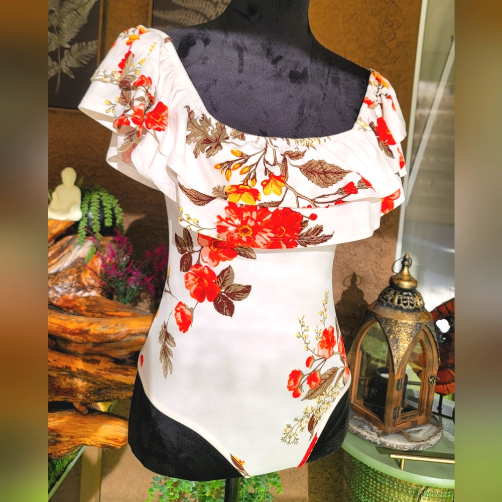 Sun-Kissed Blooms: Polly & Esther Floral Bodysuit, Size S no Longer Visible